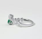 Trouwring - 14 karaat Witgoud - 1.77ct. tw. Smaragd -