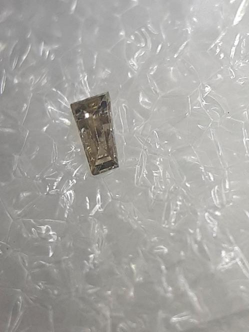 Natural Tapered Baguette Diamond - 0.03ct - I1 - Fancy light, Handtassen en Accessoires, Edelstenen, Verzenden