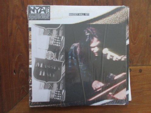 Neil Young - Live At Massey Hall 1971 - 2 x LP Album, Cd's en Dvd's, Vinyl Singles