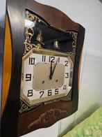 Horloge à automate - ODO - bois, métal, laiton, verre décoré