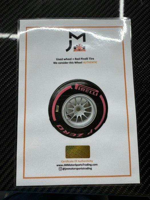 Pneu complet sur la roue - Pirelli - Tire complete on wheel, Verzamelen, Automerken, Motoren en Formule 1