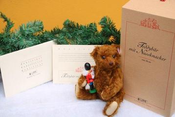 Steiff: Teddybeer met notenkraker, 2002. - Teddybeer - beschikbaar voor biedingen