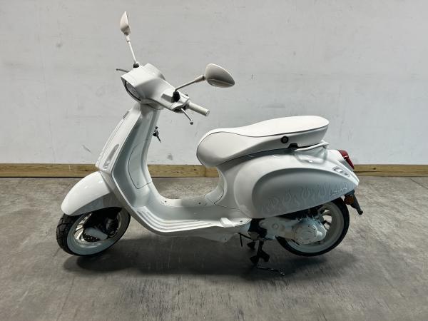 Veiling - Vespa Sprint S X Justin Bieber LIMITED EDITION, Fietsen en Brommers, Scooters | Vespa