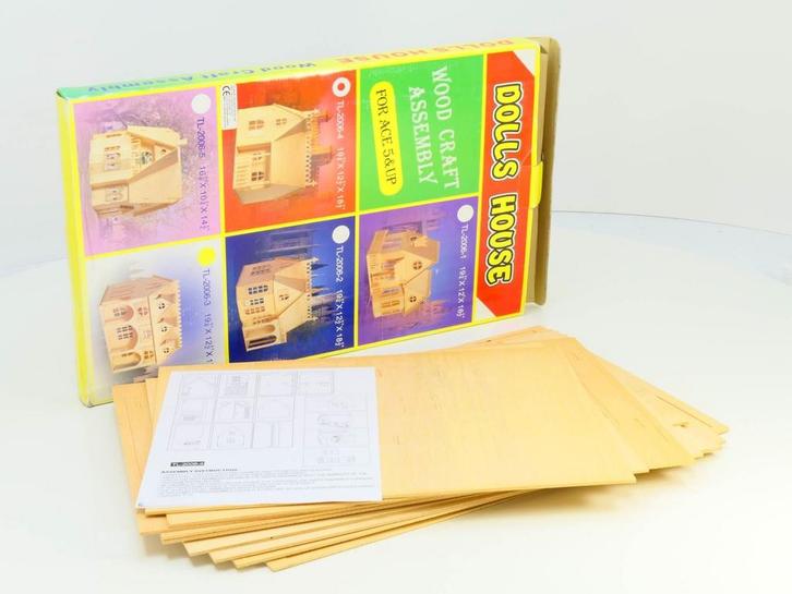 Schaal 1:12 Wood Craft assembly  TL-2006-4 Victorian Cot., Hobby en Vrije tijd, Modelbouw | Figuren en Diorama's, Zo goed als nieuw