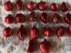 Krebs-Lauscha: 20 kleine kerstballen in rood, diverse vormen, Antiek en Kunst