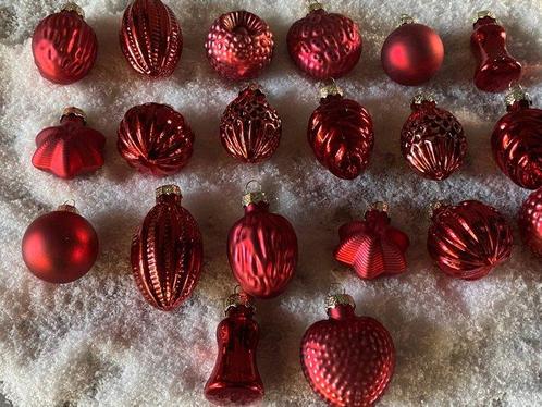 Krebs-Lauscha: 20 kleine kerstballen in rood, diverse vormen, Antiek en Kunst, Kunst | Designobjecten