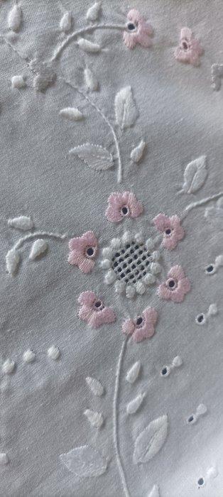 Elegant volledig beddengoedset met lakens en kussenslopen, Antiek en Kunst, Antiek | Tapijten, Tafelkleden en Textiel