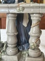 Lladró - Beeldje - Niña junto a pedestal con jarrón -, Antiek en Kunst