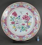 Yongzheng (1723-1735) - Assiette - Dragonfly, Open Scroll