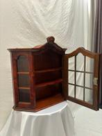Vitrinekast - Elegantie in Hout: Authentieke/Antieke