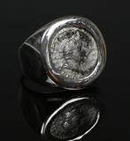 Moderne zilveren ring met denarius van de oude Romeinse, Verzamelen
