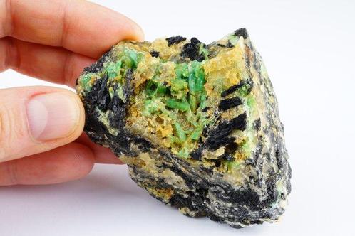 TOP grote EMERALDS met zwarte TOERMALINE kostbaar specimen -, Verzamelen, Mineralen en Fossielen