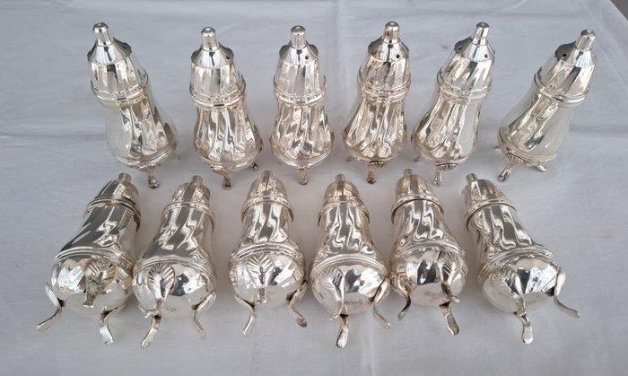 Zout- en pepervaatjes (12) - Gelamineerd in Sheffield zilver, Antiek en Kunst, Antiek | Meubels | Tafels