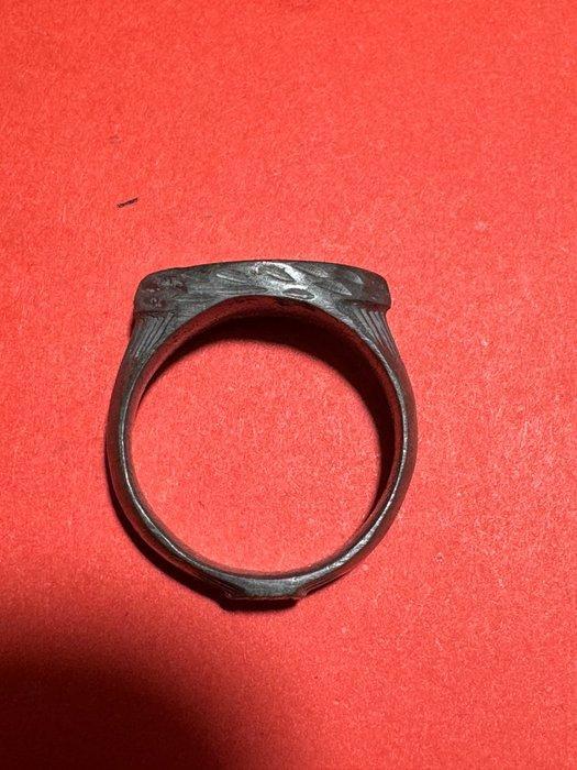 Middeleeuwen, kruisvaardersperiode vingerring, Antiek en Kunst, Antiek | Overige Antiek