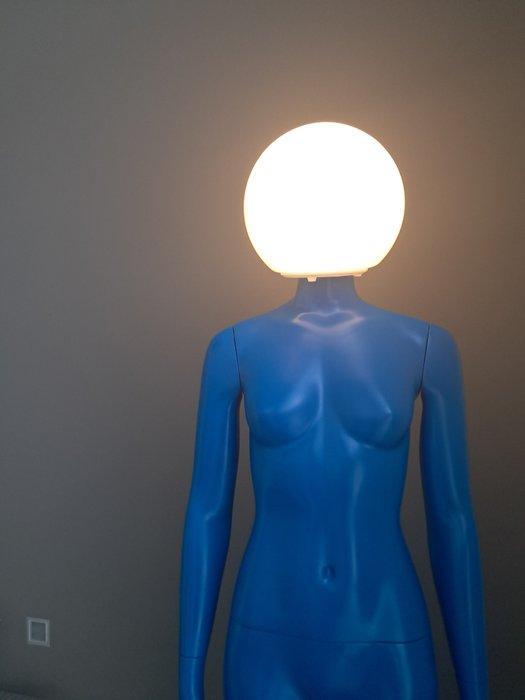 Mannequin - Kunstzinnige mannequin/lamp - Hars, polyester, Antiek en Kunst, Curiosa en Brocante
