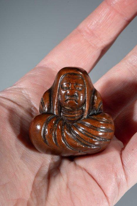Un joli netsuke en buis représentant un Daruma assis, les, Antiquités & Art, Antiquités | Autres Antiquités