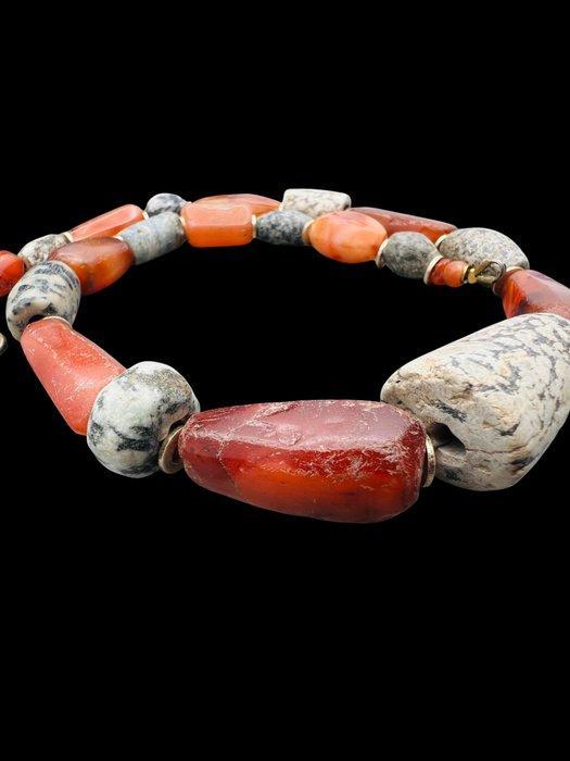 Indrukwekkende halsketting met oude neolithische granieten, Antiek en Kunst, Kunst | Niet-Westerse kunst