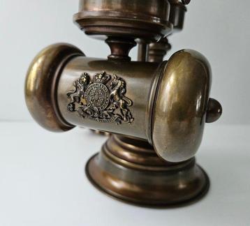 Lamp met logo van de hoogste Britse ridderorde - Lampe de