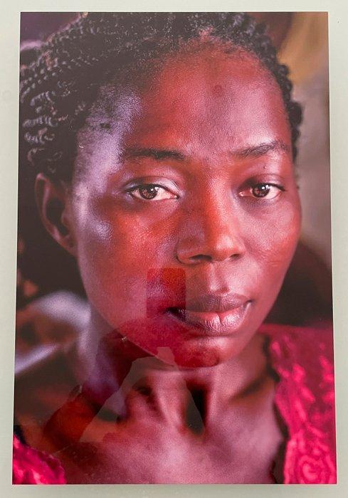 José Nicolas (1956) - Portrait dune beneficiaire Togo 2017, Antiek en Kunst, Kunst | Designobjecten