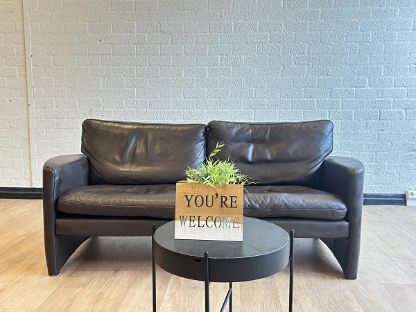 Veiling - Touche Leren Design Bank 2,5-zit, Huis en Inrichting, Zetels | Zetels