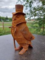 Beeld, Fine statue with details owl in tuxedo and walking