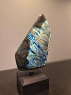 Labradorite et design Labradorite avec des reflets dorés et, Collections, Minéraux & Fossiles