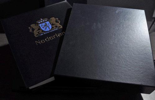 Accessoires Nederland - 2 lege luxe DAVO albums met, Postzegels en Munten, Postzegels | Nederland