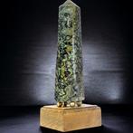 Kambaba Jaspis - Obelisk op houten voet - Hoogte: 355 mm -