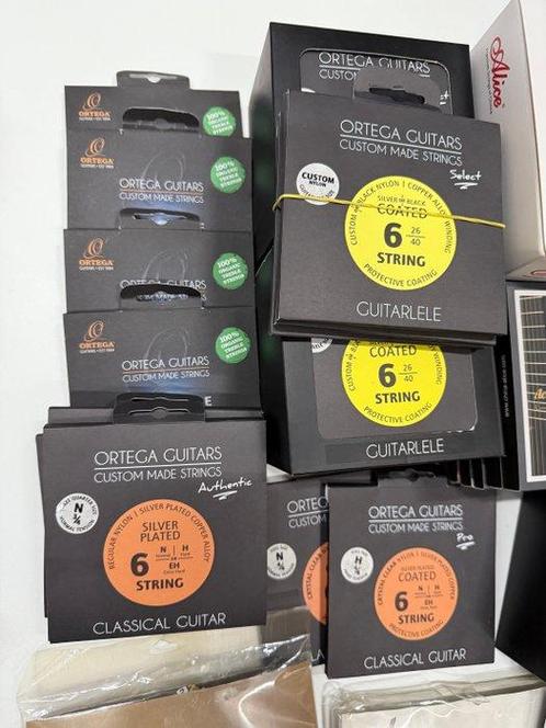 Aquila/Ortega/La Bella/ GHS/ Alice - 70 PCS Strings Mix - -, Muziek en Instrumenten, Snaarinstrumenten | Gitaren | Akoestisch