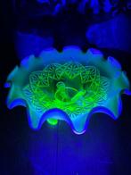 Uranium Glass Footed Bowl - Compote – Europe, circa 1930 -, Antiek en Kunst