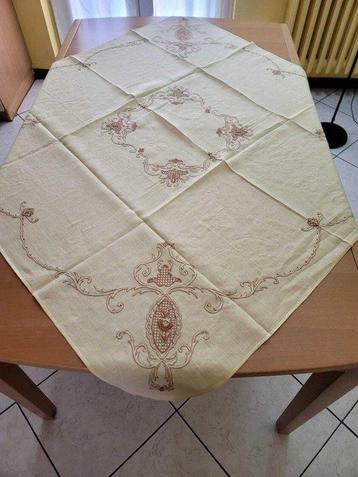 Set de table et serviettes brodés à la main - Nappe (14)  -