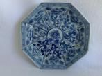 17e-eeuws Chinees blauw-wit achthoekig porseleinen bord uit