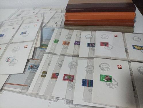 Monde - 7 albums mondiaux + fiches avec timbres. Collection, Postzegels en Munten, Postzegels | Amerika