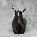 sculptuur, NO RESERVE PRICE - Sculpture of an abstract bull, Antiquités & Art, Art | Objets design