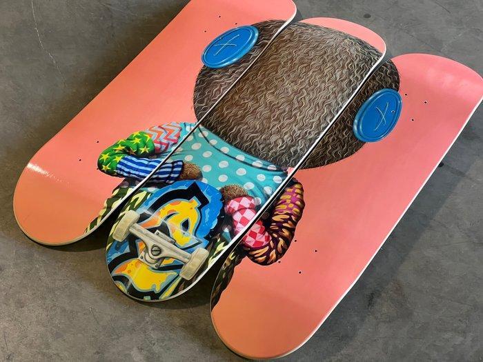 Suanjaya Kencut (1994) - Pink Skate Boy Triptych Skateboards, Antiek en Kunst, Kunst | Designobjecten