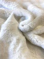 Prachtige snit van ultrasofte optisch witte pels, gemaakt in