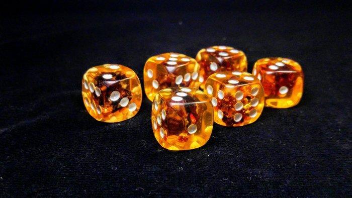 Baltisch amber dobbelstenen - Barnsteen - 17 mm - 17 mm, Verzamelen, Mineralen en Fossielen