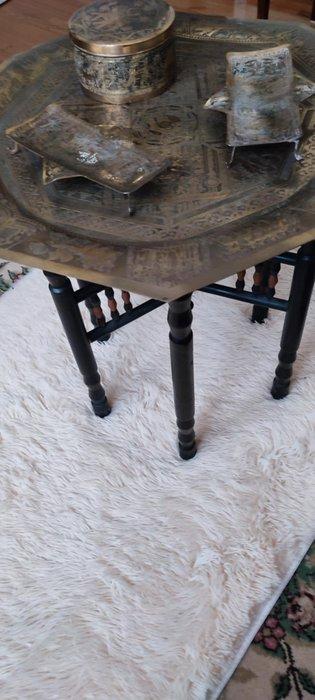 Salontafel - Hout, Messing - Een handgemaakt Egyptisch, Antiek en Kunst, Curiosa en Brocante