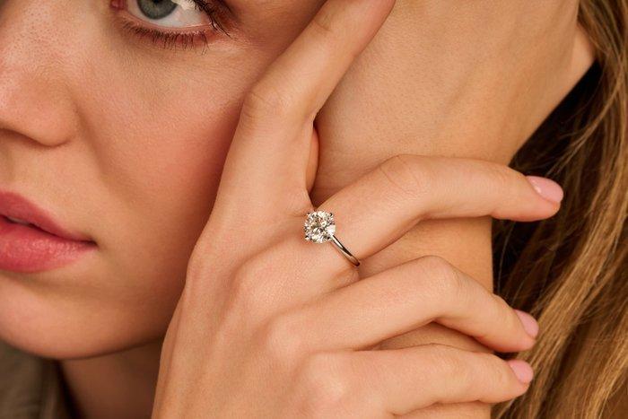 Ring - 14 karaat Witgoud - 2.53ct. tw. Diamant (Lab-grown), Handtassen en Accessoires, Ringen