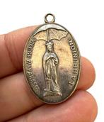 Mysterieuze gotische en esoterische medaille van verzilverd