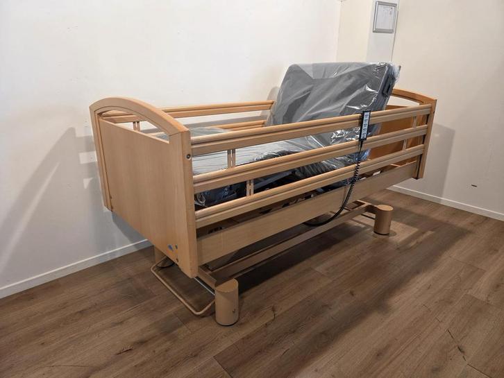 Stiegelmeyer Elvido #06B Elektrisch Hoog Laag Bed, Diversen, Verpleegmiddelen, Zo goed als nieuw, Verzenden