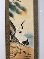 Mooi gelukbrengend schilderij met kraanvogels, dennenboom,