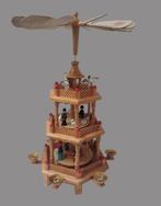 Kerstbeeldje - Draaiende kerstpiramide, 3 verdiepingen - 46