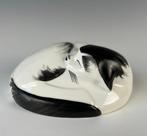 Edouard Marcel Sandoz - Beeldje - Sleeping cat - Porselein, Antiek en Kunst