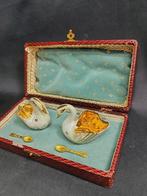 Limoges - Salière et poivrière - cygne - Porcelaine, Antiquités & Art