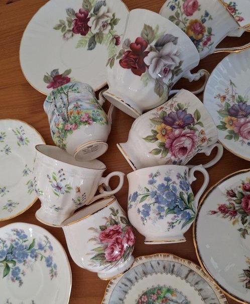Royal Albert, Royal Windsor, Queens - Kop en schotel (14) -, Antiek en Kunst, Antiek | Meubels | Tafels