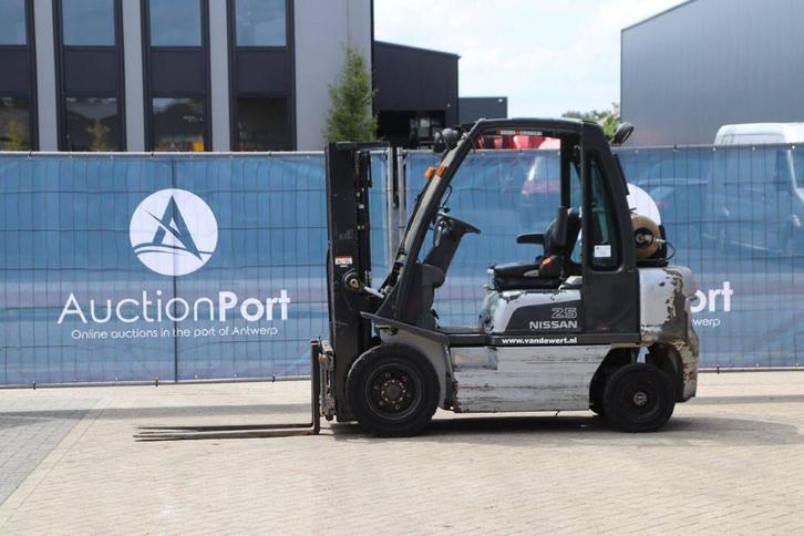 Veiling: Heftruck Nissan UD02A25PQ LPG 2500kg 4.3m 2006, Zakelijke goederen, Machines en Bouw | Heftrucks en Intern transport