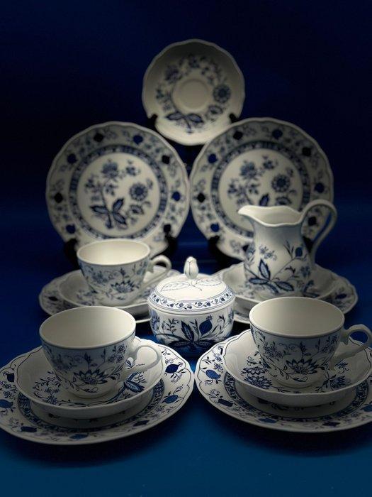 Form Marienbad – Kaffeeservice im Zwiebelmuster-Dekor –, Antiek en Kunst, Antiek | Meubels | Tafels