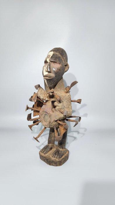 superbe fétiche a clous (1) - Bois - Bakongo - Congo RDC, Antiek en Kunst, Kunst | Niet-Westerse kunst