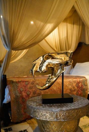 sculptuur, High quality, bronze-cast Sumatran Tiger skull -